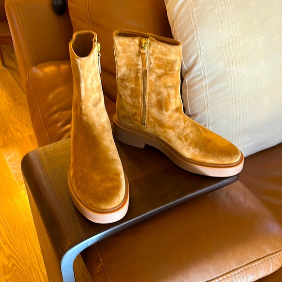 VINCE waterproof suede tan ankle boots - Picture 2 of 9